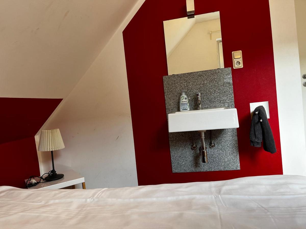 Hotelzimmer In Neusserstrasse Кёльн Экстерьер фото